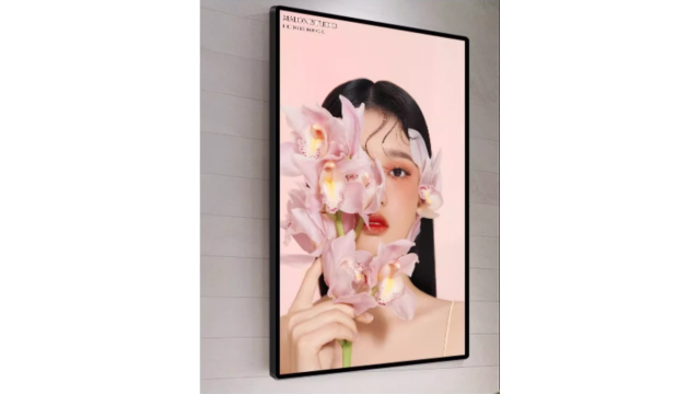 MÀN HÌNH LCD QUẢNG CÁO TREO TƯỜNG 65''