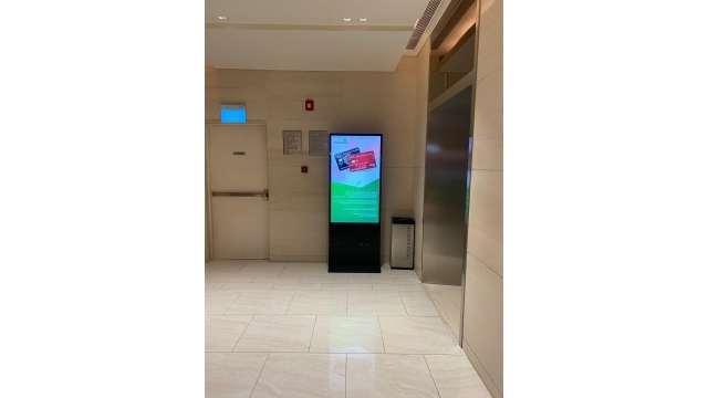 MÀN HÌNH CHÂN ĐỨNG 65 inch