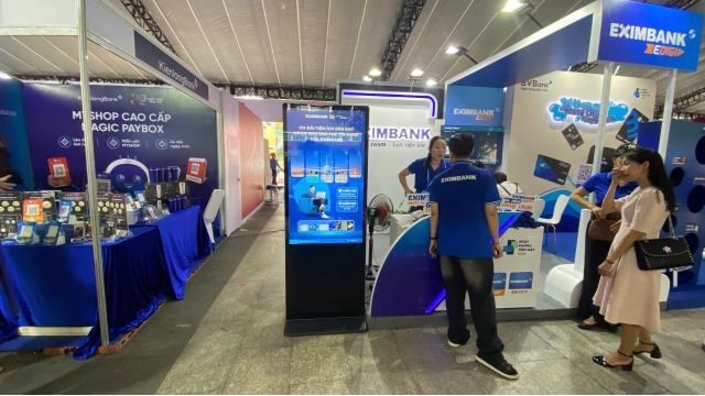MÀN HÌNH CHÂN ĐỨNG SM-55DP